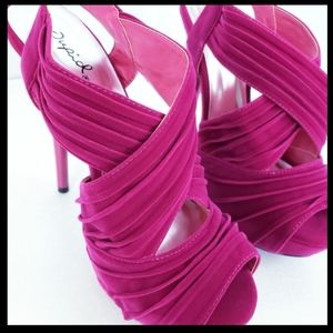 QUPID Women's Fuchsia Faux Suede Peep Toe Platform 5" Stilettos Size 8.5